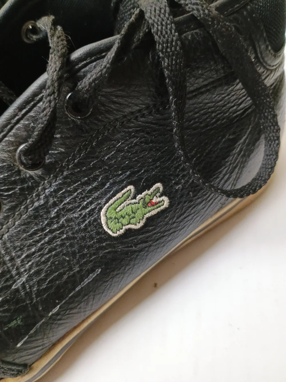 Lacoste Ampthill Men’s Size 10 Black Leather Mid-Top Sneakers - Chukka